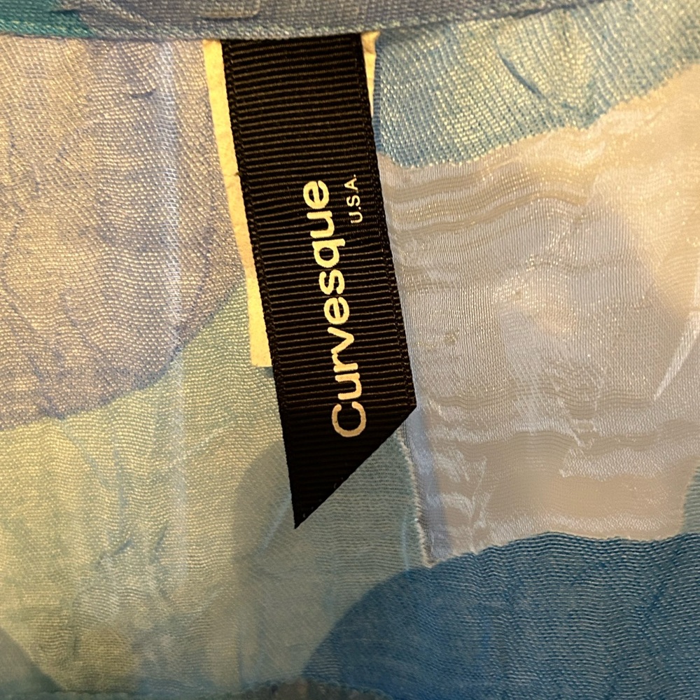 Curvesque Top/Light Jacket - Picture 4 of 5